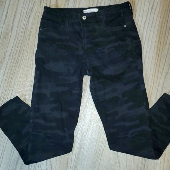 Social Standard by sanctuary Camouflage black/gray Women's pant size 4 - Picture 1 of 7